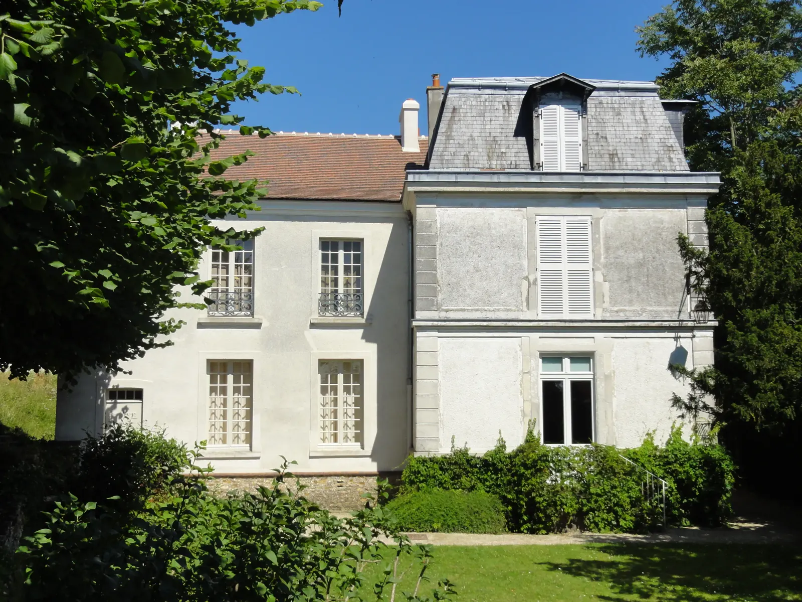 Nettoyage de façade Montmorency — collégiale Saint-Martin et maison de Jean-Jacques Rousseau