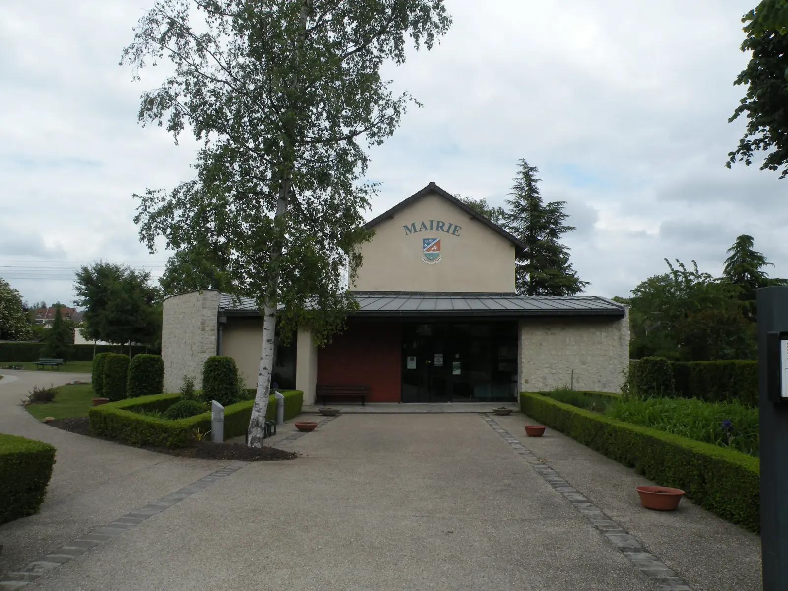 Nettoyage de façade Mours — village rural en bord d'Oise